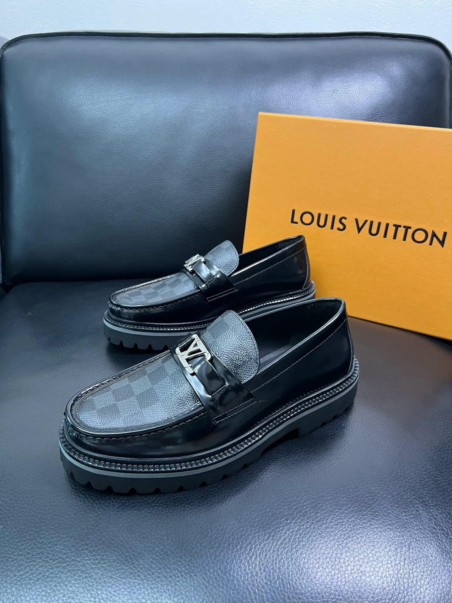 Men's shoes 💰780 Lv top purchasing Louis Vuitton leather shoes counter synchronization, uppers imported from Italy, imported water-dyed cowhide lining, soles: original soles specially provided by the original factory, original factory follow-up goods, high quality, welcome to compare, code number 38-44 (customized 45) 85842